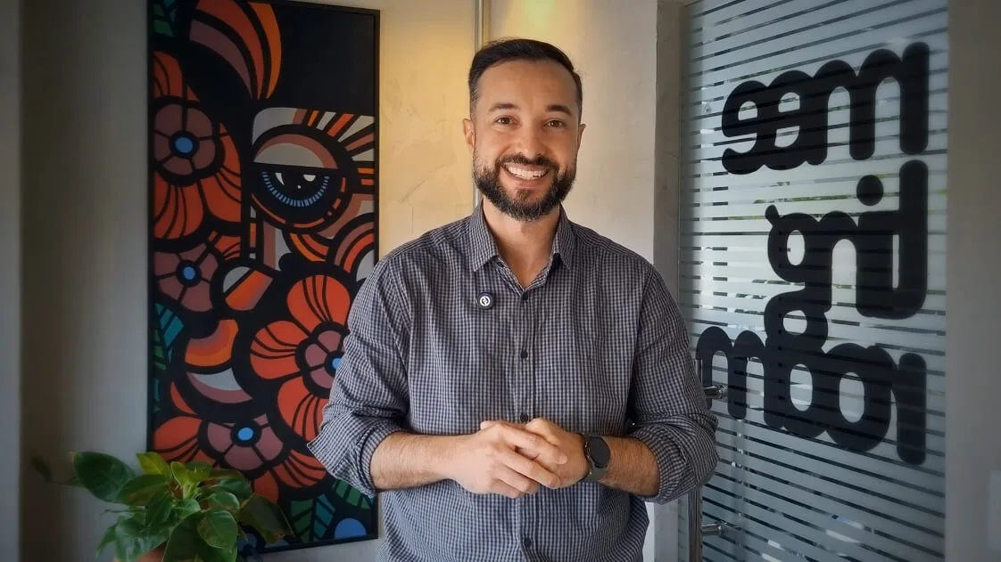 Vídeo sobre a criação de logomarcas na Neex Brasil