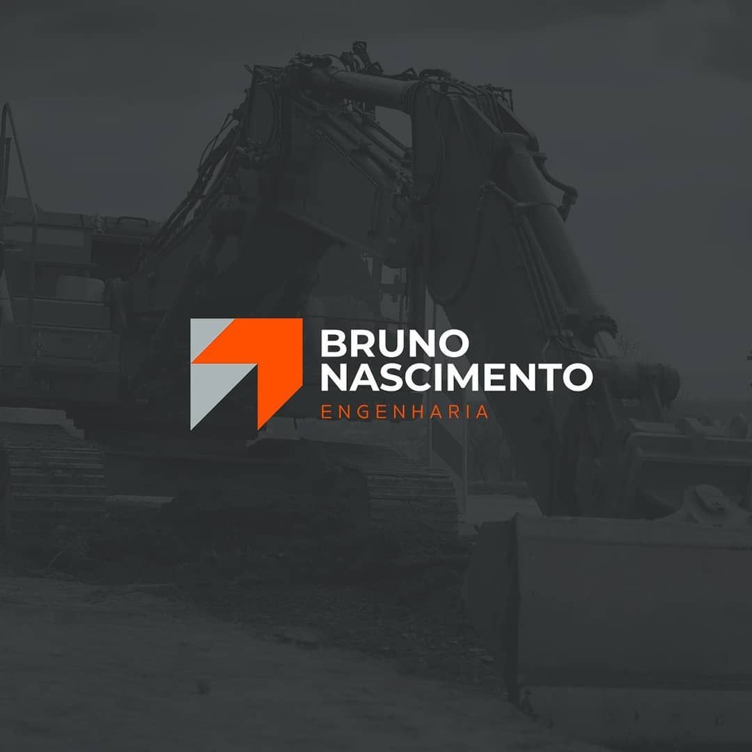 Logomarca da Bruno Nascimento Engenharia, símbolo laranja e cinza sobre foto de obra