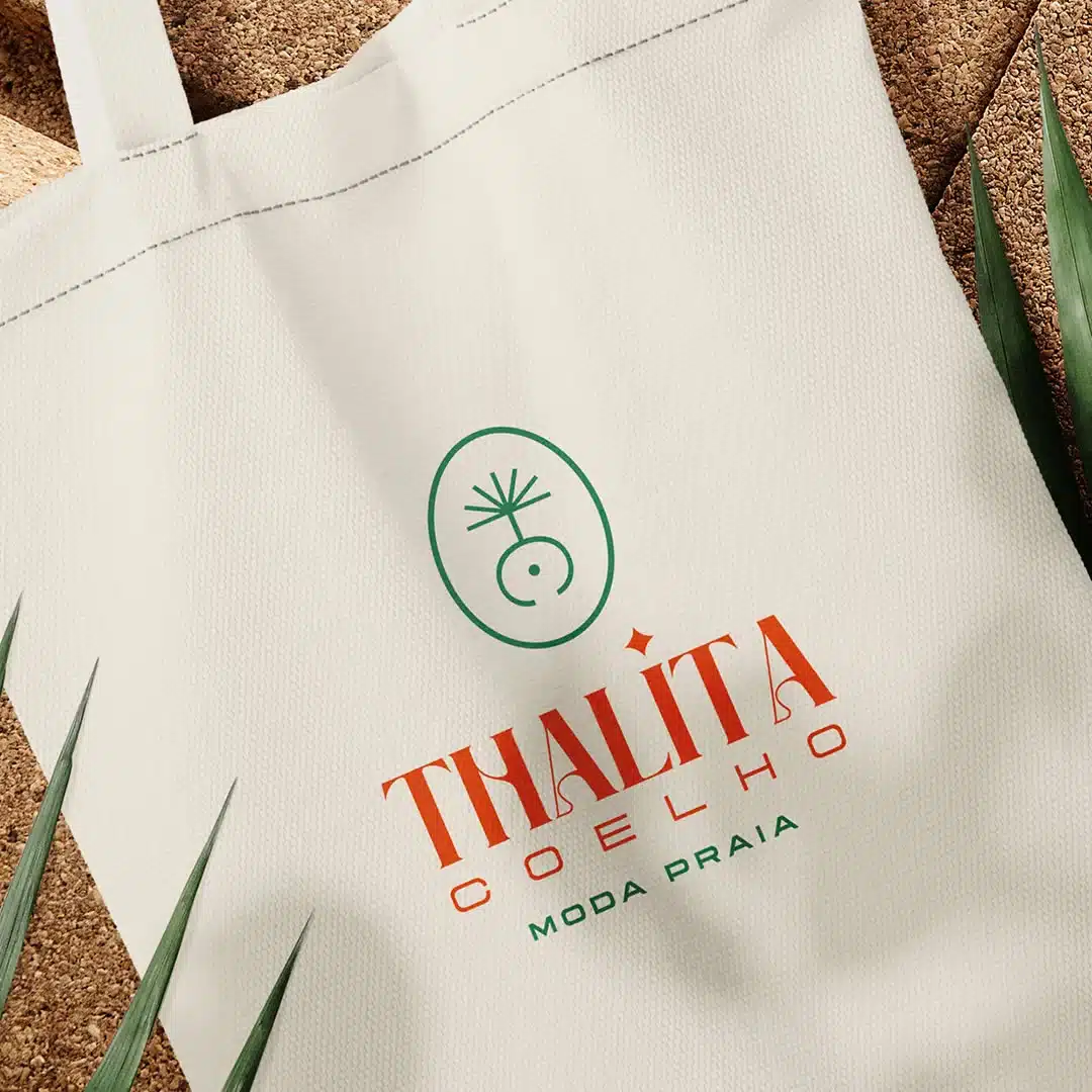 Logomarca da Thalita Coelho Moda Praia aplicada em ecobag